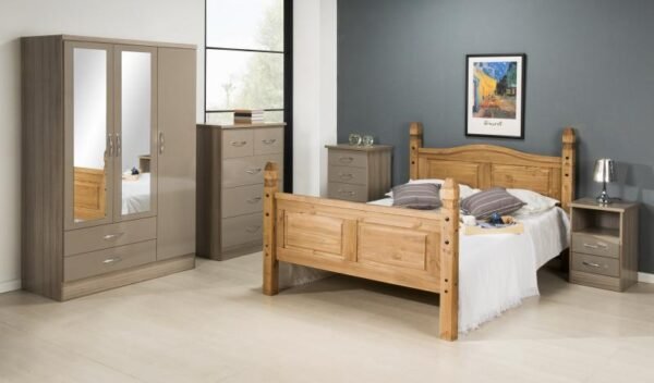 Nevada 4 Door 2 Drawer Mirrored Wardrobe in Oyster GlossLight Oak Effect Veneer - Image 3