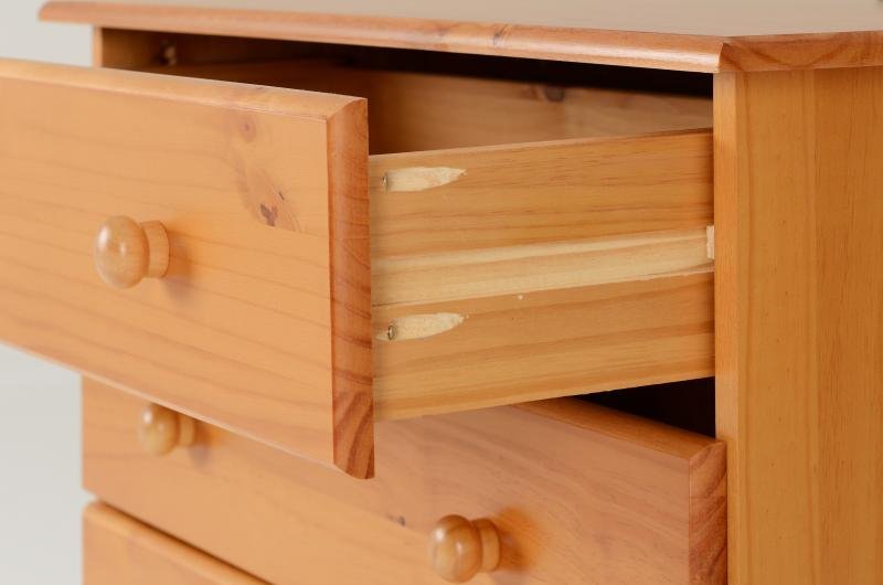 Sol 4 Drawer Chest in Antique Pine - Image 3